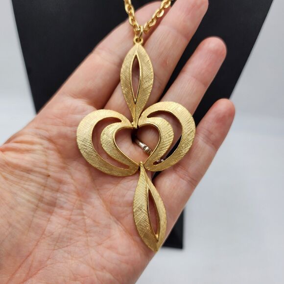 Vintage Designer Style 1970s Matte Gold Tone Large Abstract Pendant Necklace 24" - Picture 2 of 5
